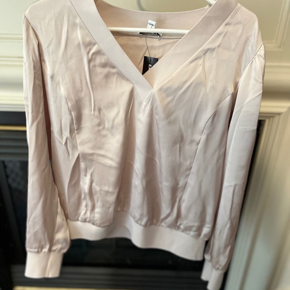 Long sleeves Gold Express Blouse.   Never worn.   With tags